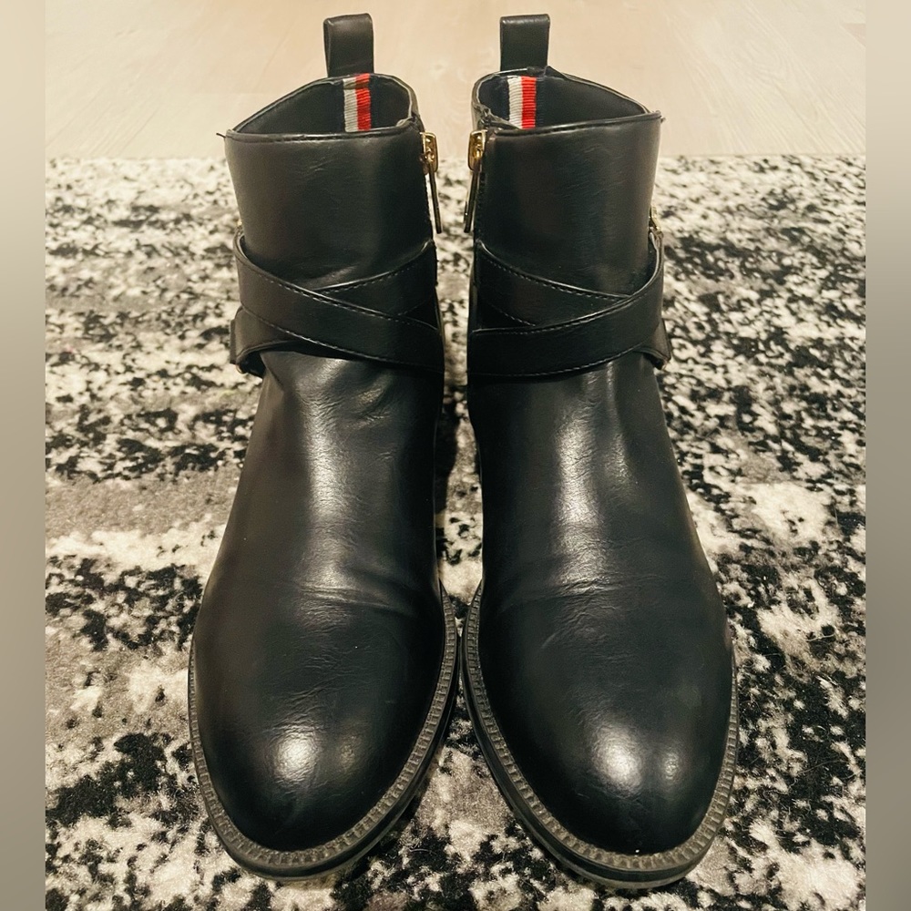 Tommy Hilfiger booties/boots